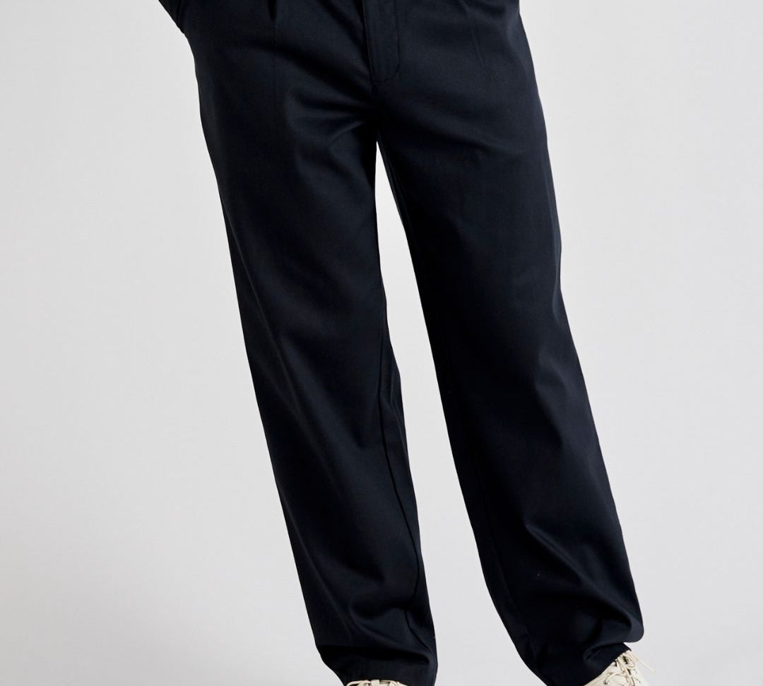 PleatedTrouser-Black_217976a3-04d3-4f7c-b71f-acde7745685a.jpg