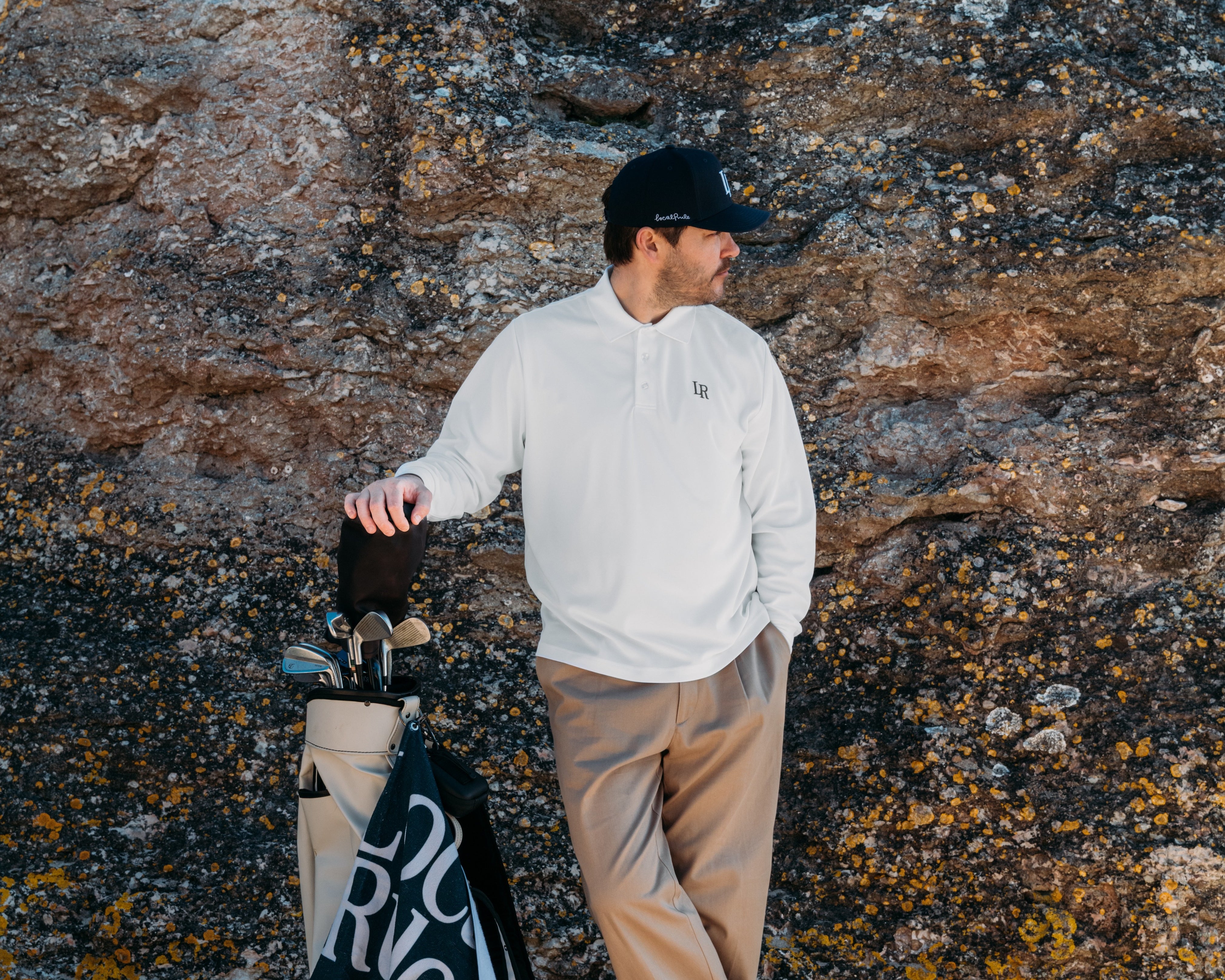 Golf scorecard and pencil on a premium course, demonstrating how to keep score in golf using proper formats and methods