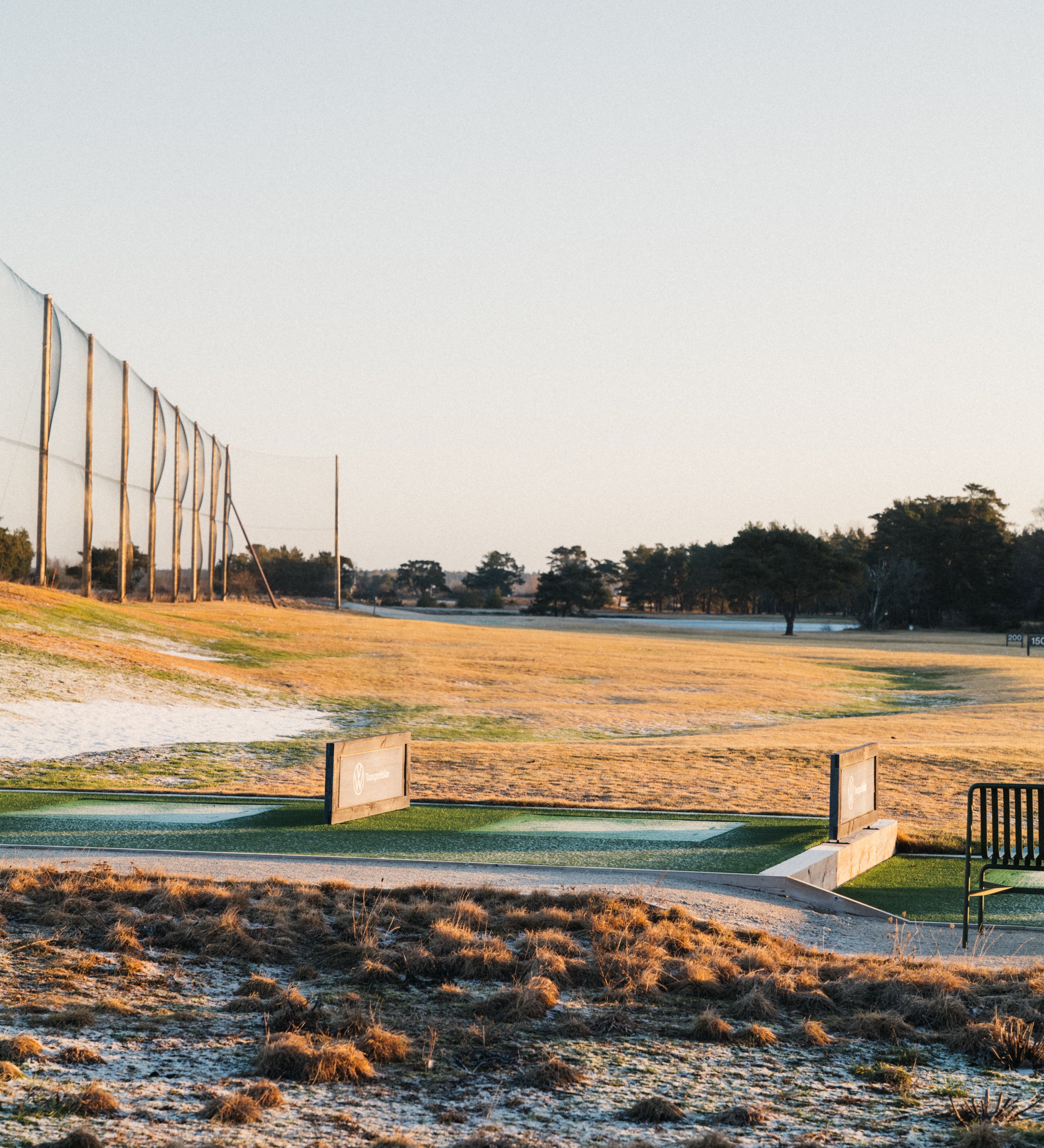 Gröna fairways och varierade hål på några av de bästa golfbanorna i Göteborg med stadssilhuett i bakgrunden