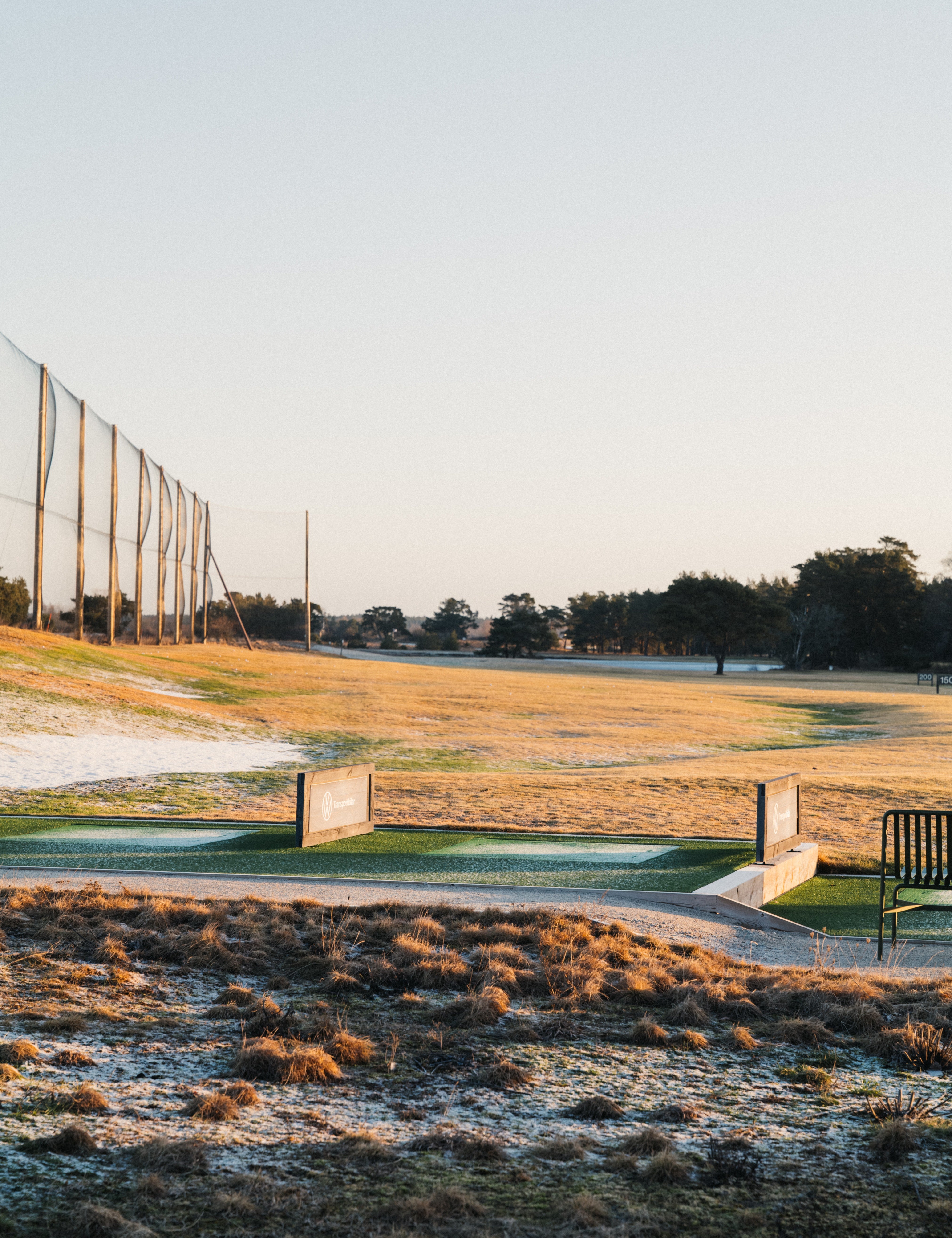 Gröna fairways och varierade hål på några av de bästa golfbanorna i Göteborg med stadssilhuett i bakgrunden
