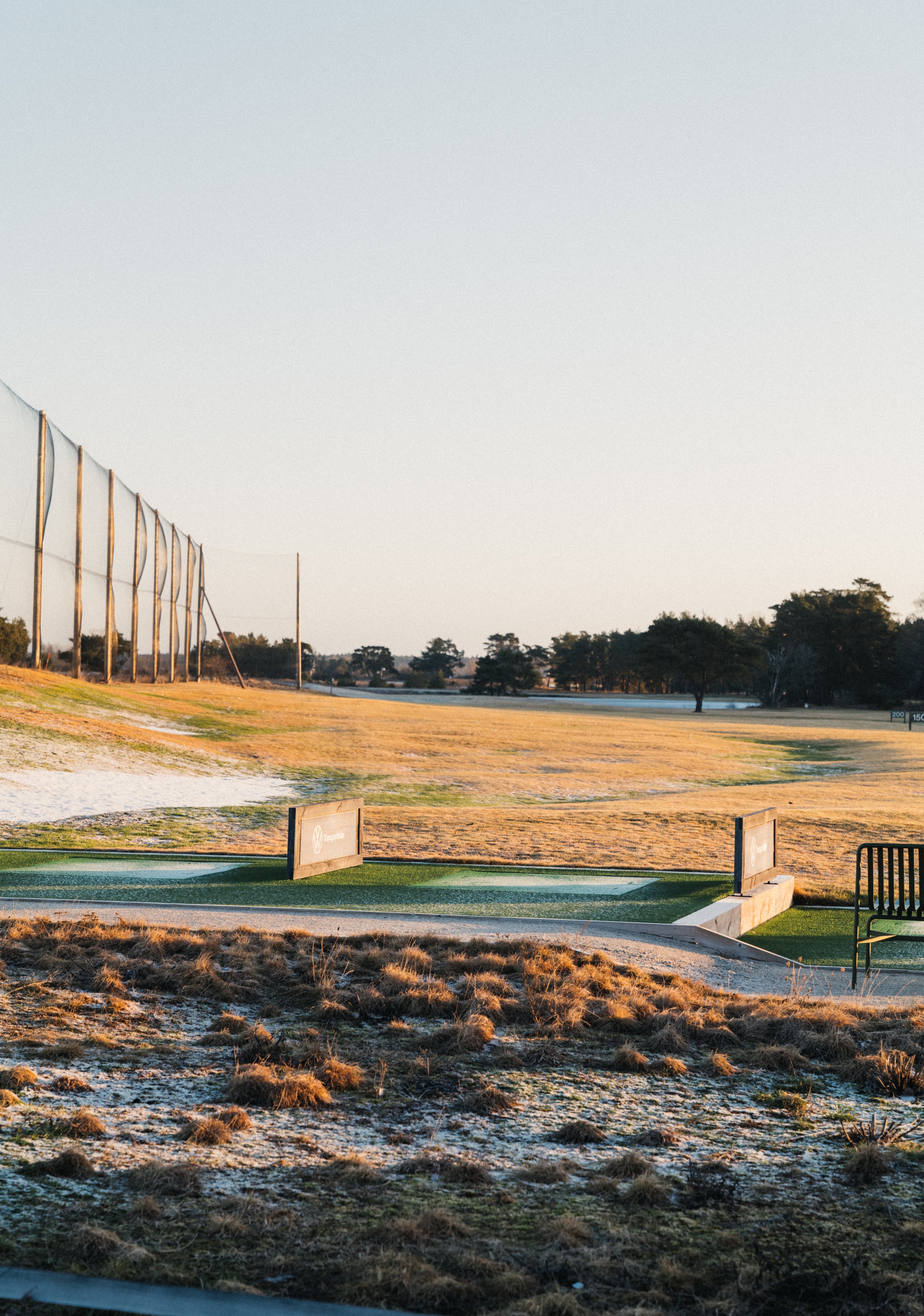 Gröna fairways och varierade hål på några av de bästa golfbanorna i Göteborg med stadssilhuett i bakgrunden