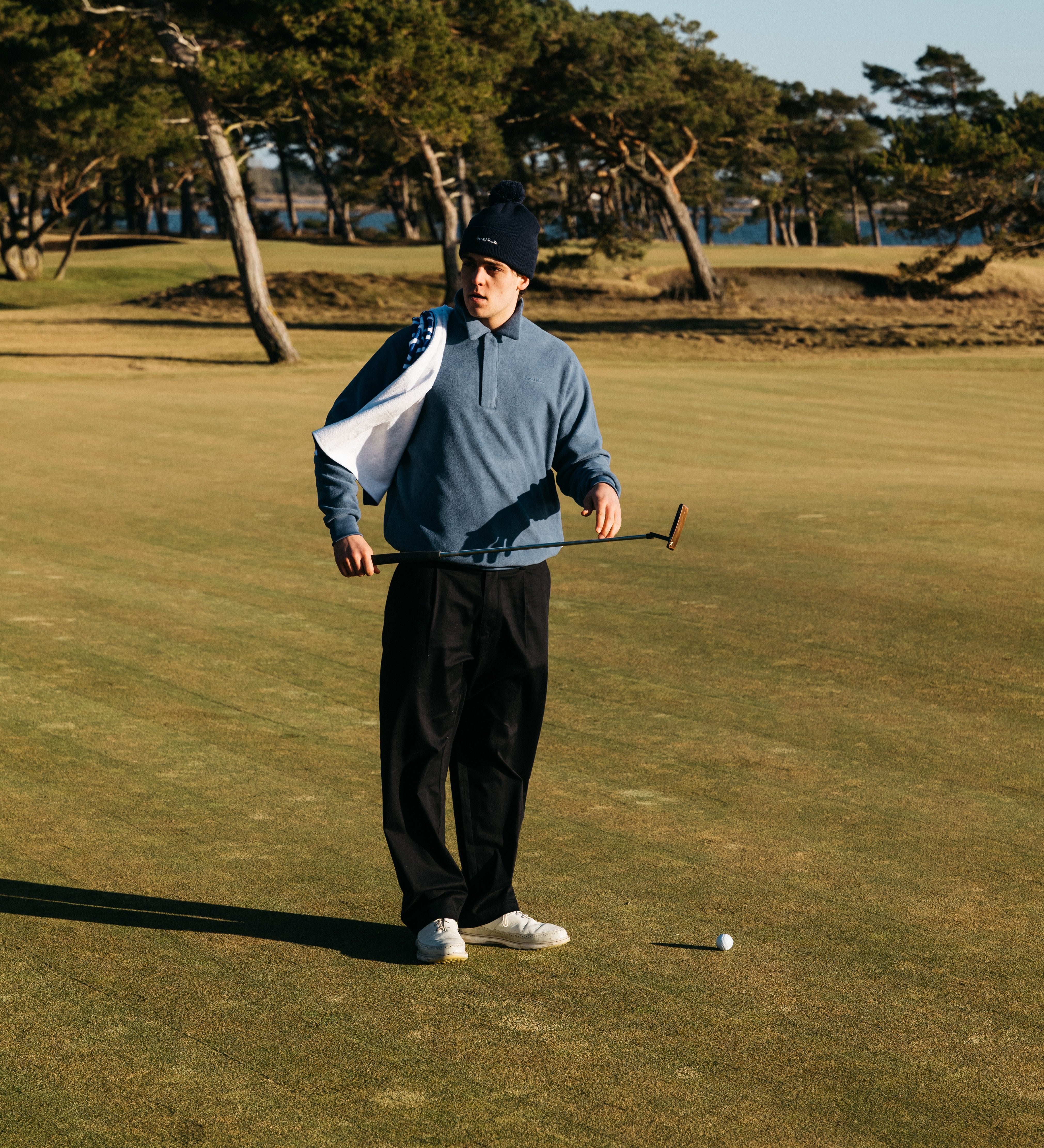 Välskött golf green med kortklippt gräs, tydliga kanter och jämnt underlag för optimal green speed