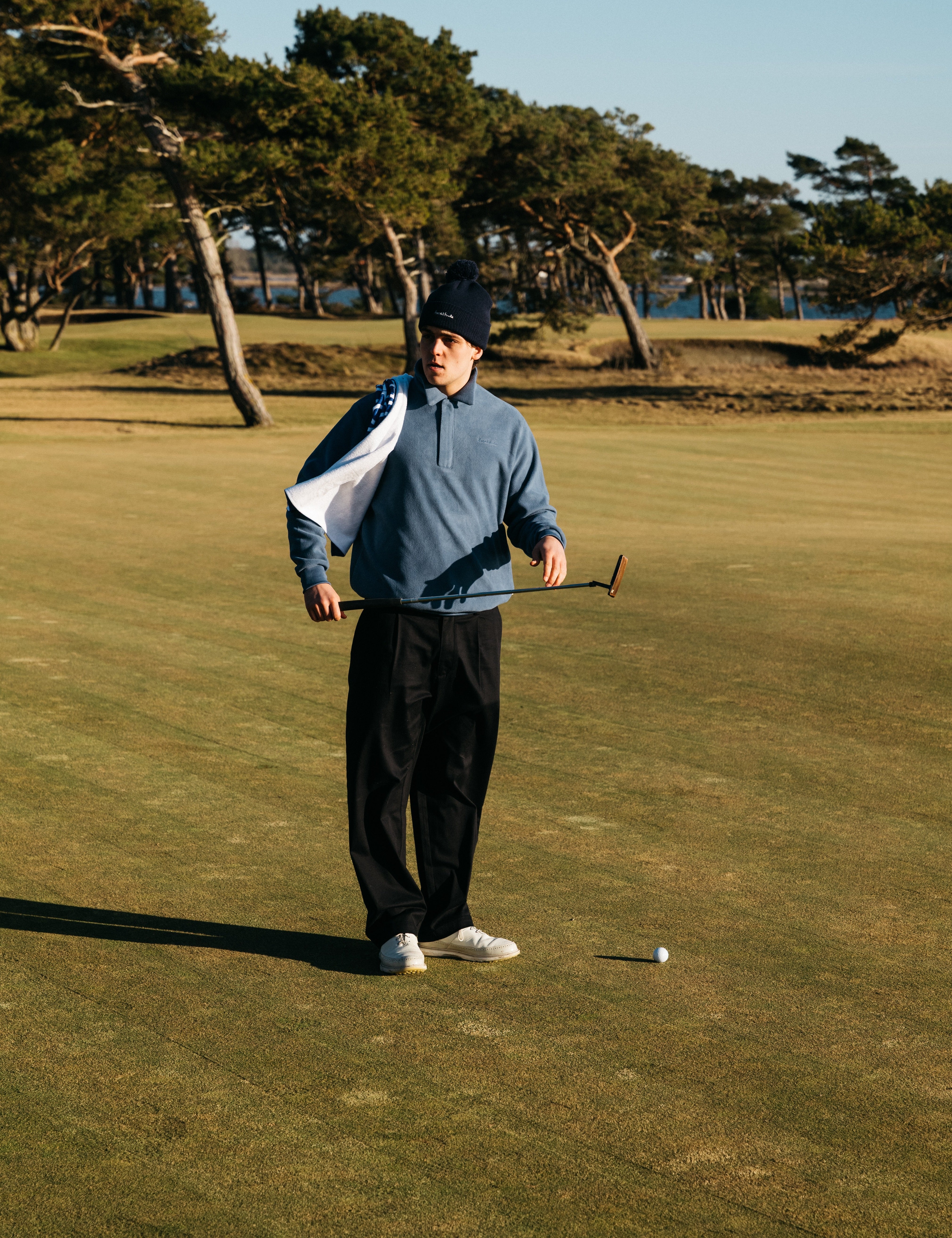 Välskött golf green med kortklippt gräs, tydliga kanter och jämnt underlag för optimal green speed