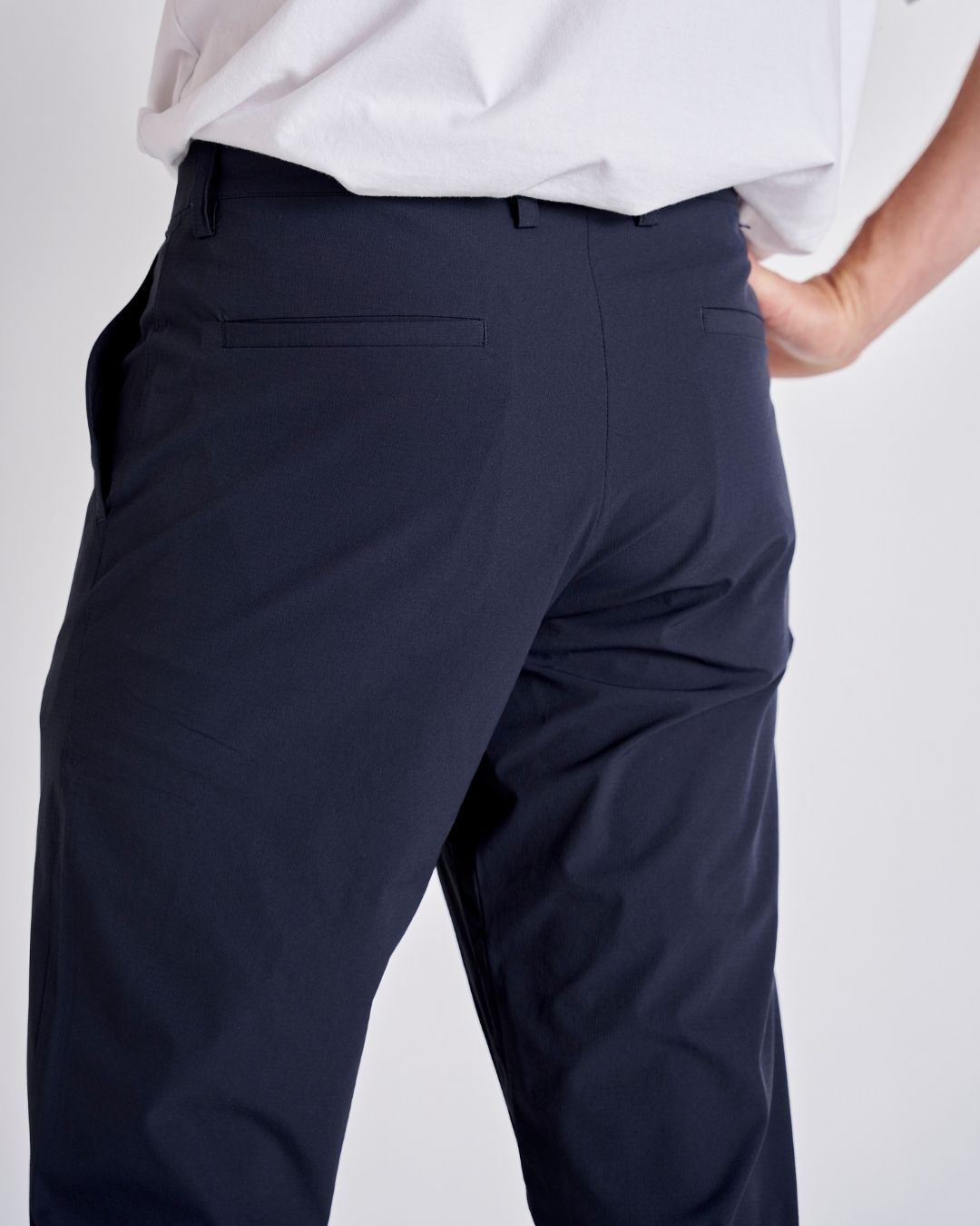 LocalRuleLightweightTechPantsTaperedNavybackclose_2.jpg