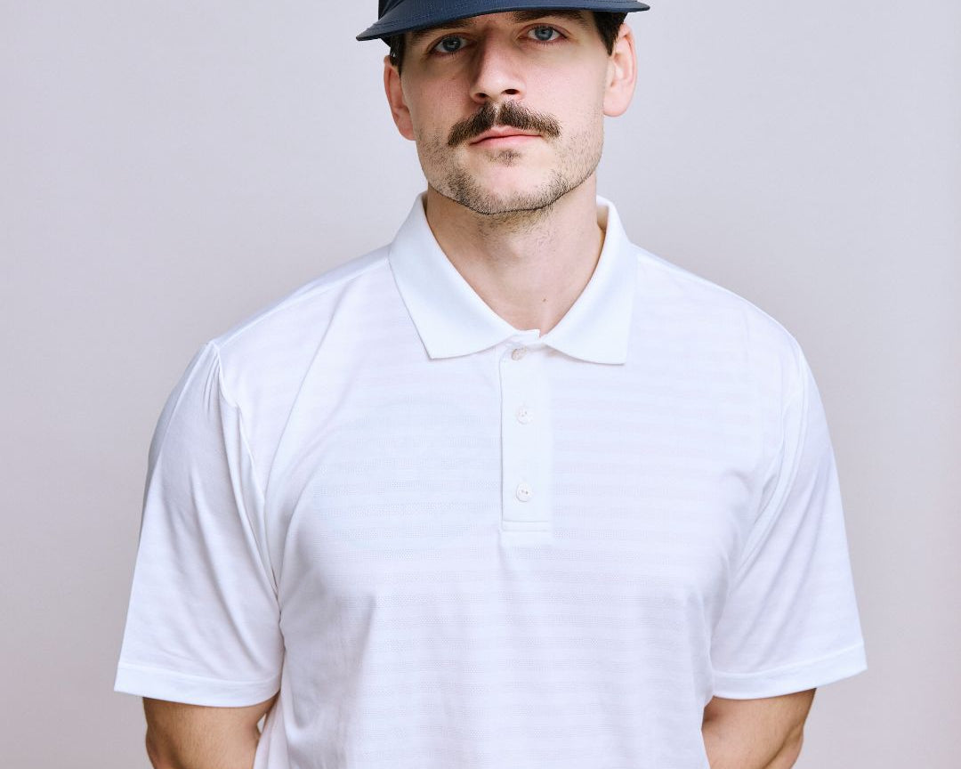 LocalRule_TechPolo_White_2024_halvkropp.jpg